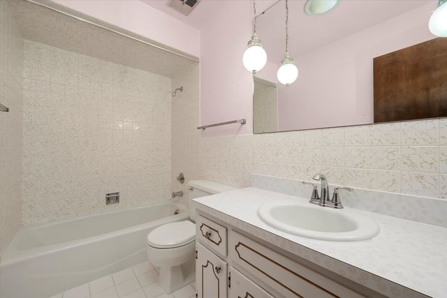 2033 E Hickory Street, Crete, IL 60417