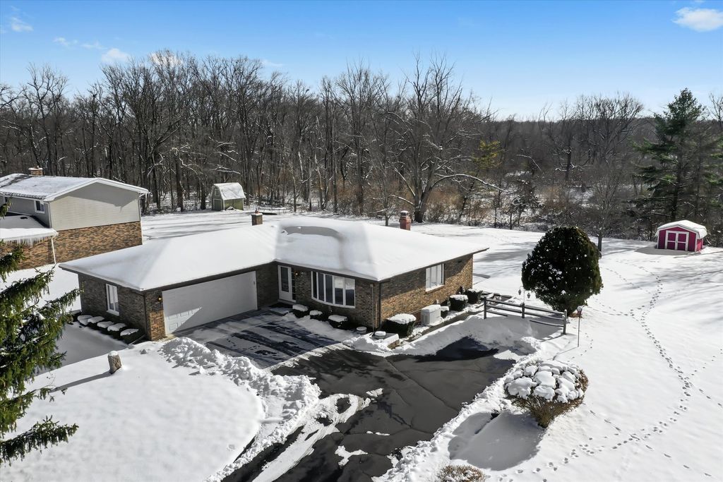 2033 E Hickory Street, Crete, IL 60417