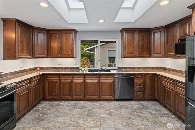 8126 70th Avenue Ct SW, Lakewood, WA 98499