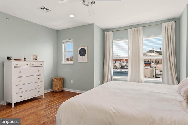 240 PIERCE ST, Philadelphia, PA 19148