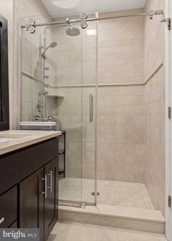 240 PIERCE ST, Philadelphia, PA 19148