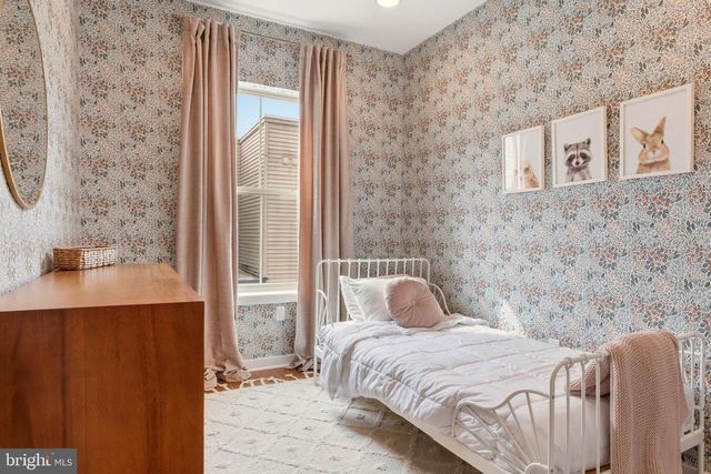 240 PIERCE ST, Philadelphia, PA 19148