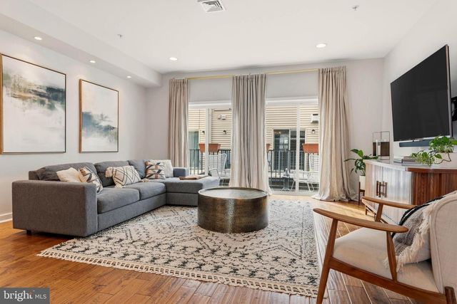 240 PIERCE ST, Philadelphia, PA 19148