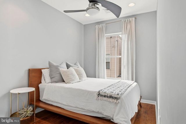 240 PIERCE ST, Philadelphia, PA 19148