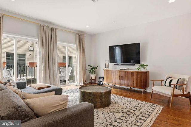 240 PIERCE ST, Philadelphia, PA 19148