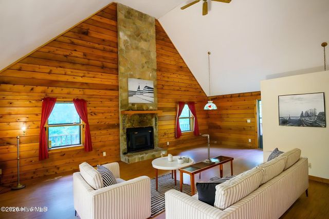 147 Holly Ridge Lane, Murphy, NC 28906