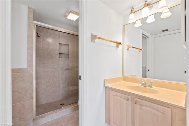 1208 Commonwealth CIR J 206, Naples, FL 34116