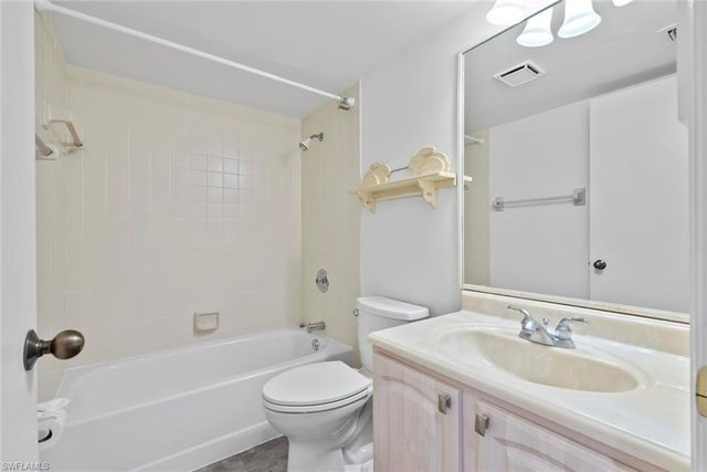 1208 Commonwealth CIR J 206, Naples, FL 34116