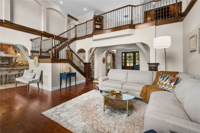 6331 W Valley View Road, Rogers, AR 72758