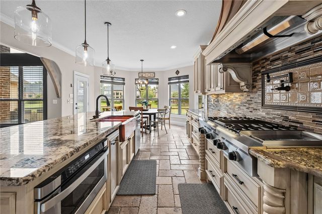6331 W Valley View Road, Rogers, AR 72758