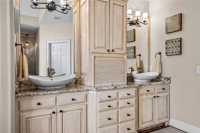 6331 W Valley View Road, Rogers, AR 72758