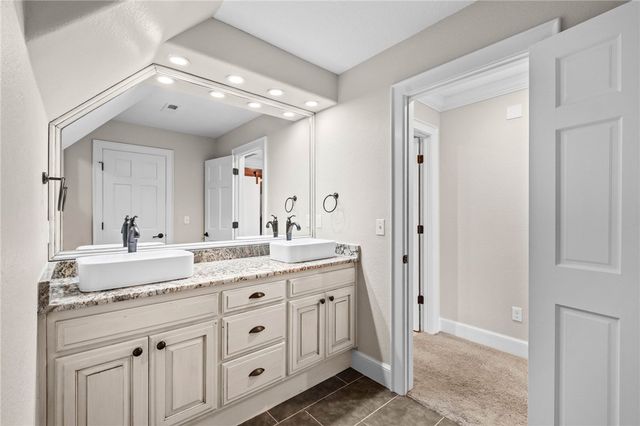 6331 W Valley View Road, Rogers, AR 72758