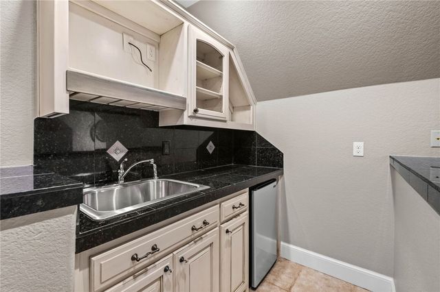 6331 W Valley View Road, Rogers, AR 72758