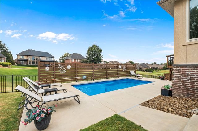 6331 W Valley View Road, Rogers, AR 72758