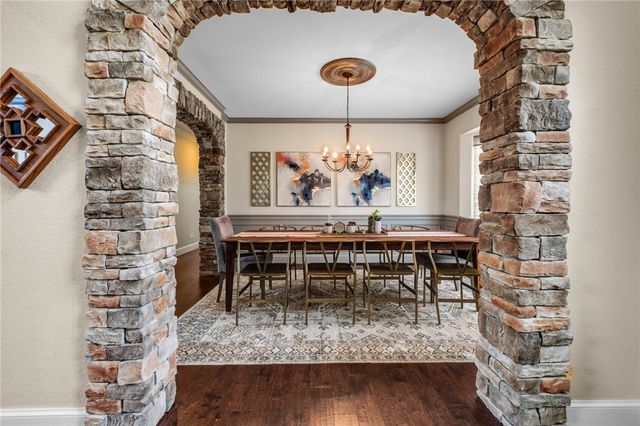 6331 W Valley View Road, Rogers, AR 72758