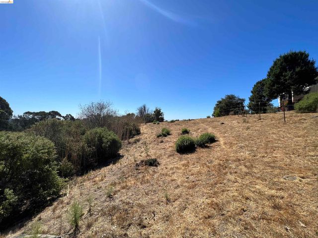14381 Skyline Blvd, Oakland, CA 94619