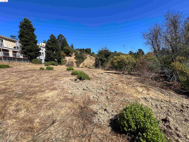 14381 Skyline Blvd, Oakland, CA 94619
