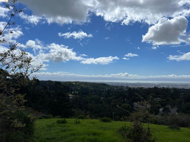 14381 Skyline Blvd, Oakland, CA 94619