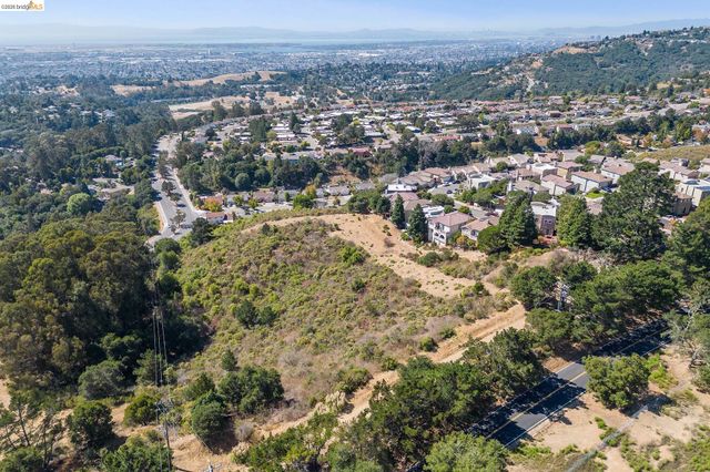 14381 Skyline Blvd, Oakland, CA 94619