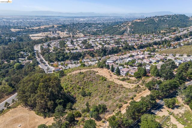 14381 Skyline Blvd, Oakland, CA 94619