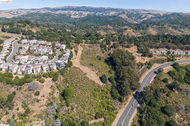 14381 Skyline Blvd, Oakland, CA 94619