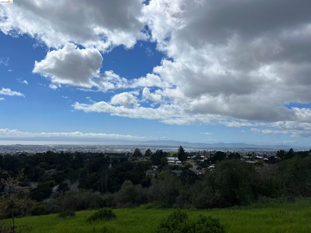 14381 Skyline Blvd, Oakland, CA 94619