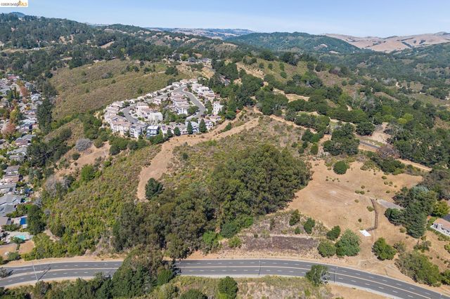 14381 Skyline Blvd, Oakland, CA 94619