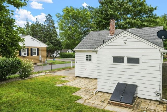 56 Hacker St, Fairhaven, MA 02719