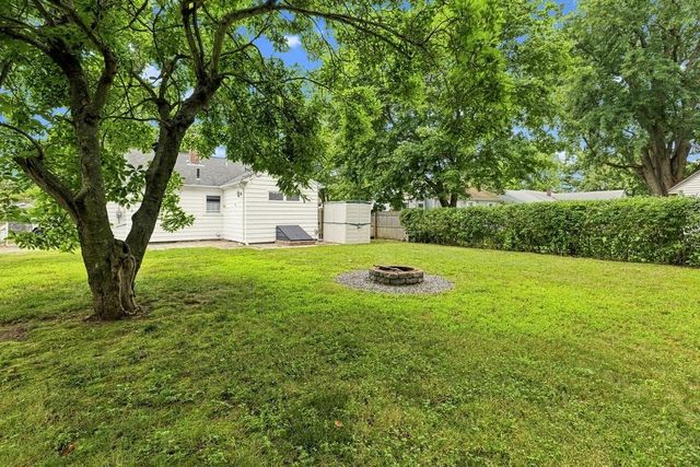 56 Hacker St, Fairhaven, MA 02719
