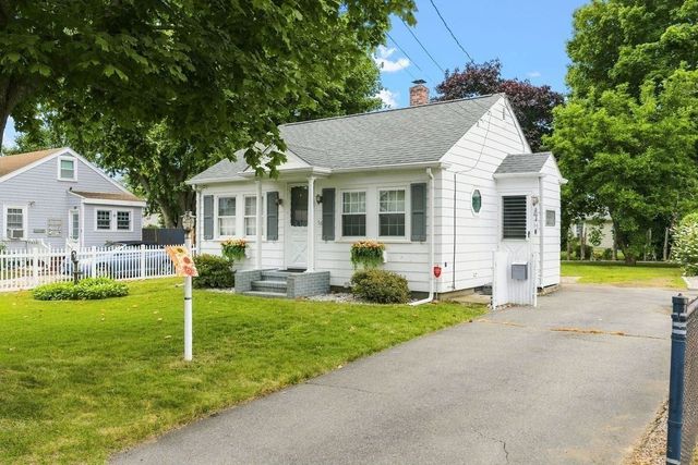 56 Hacker St, Fairhaven, MA 02719