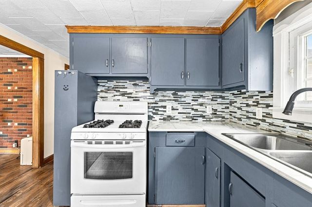 56 Hacker St, Fairhaven, MA 02719