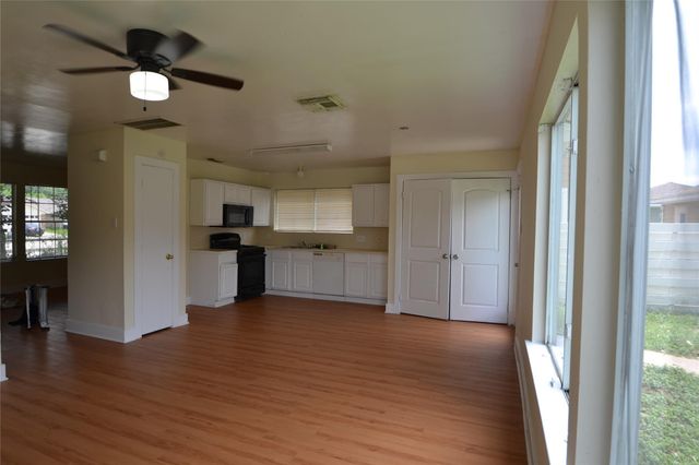 3811 E Traditions Court, Houston, TX 77082