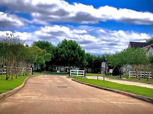 3811 E Traditions Court, Houston, TX 77082