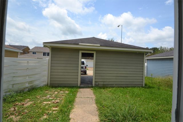 3811 E Traditions Court, Houston, TX 77082