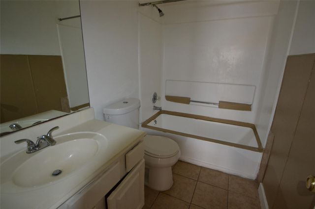 3811 E Traditions Court, Houston, TX 77082