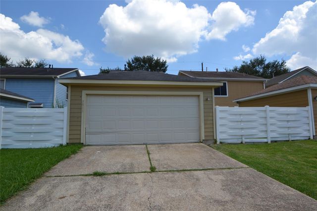 3811 E Traditions Court, Houston, TX 77082