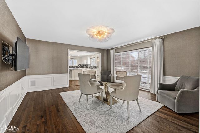 89 Lake Shore Road, Grosse Pointe Farms, MI 48236