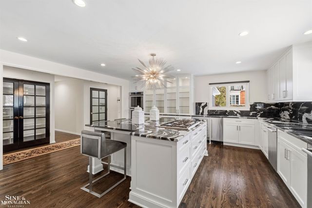 89 Lake Shore Road, Grosse Pointe Farms, MI 48236