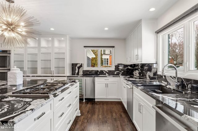 89 Lake Shore Road, Grosse Pointe Farms, MI 48236