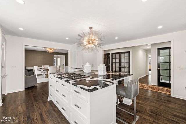 89 Lake Shore Road, Grosse Pointe Farms, MI 48236