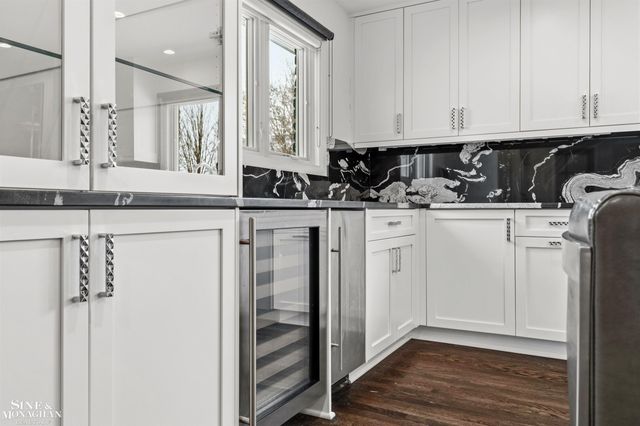 89 Lake Shore Road, Grosse Pointe Farms, MI 48236