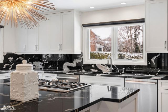 89 Lake Shore Road, Grosse Pointe Farms, MI 48236