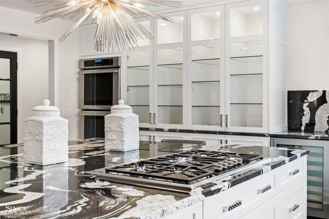 89 Lake Shore Road, Grosse Pointe Farms, MI 48236