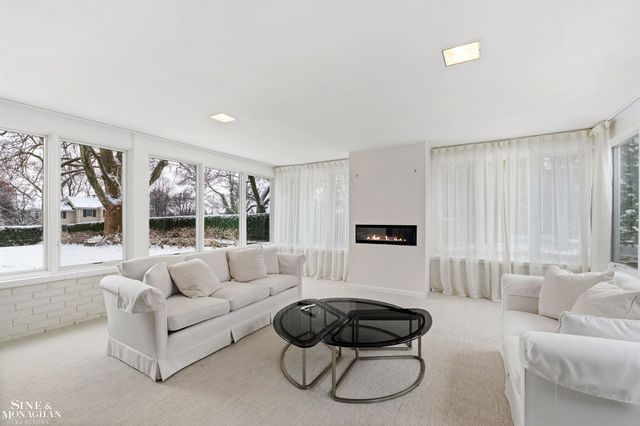 89 Lake Shore Road, Grosse Pointe Farms, MI 48236