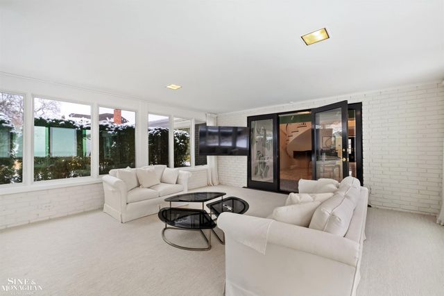 89 Lake Shore Road, Grosse Pointe Farms, MI 48236