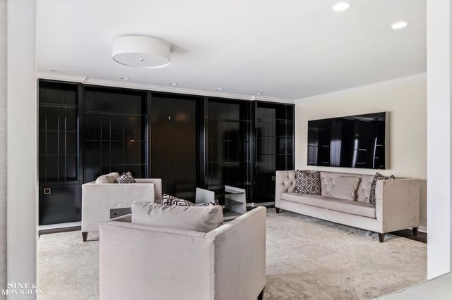 89 Lake Shore Road, Grosse Pointe Farms, MI 48236