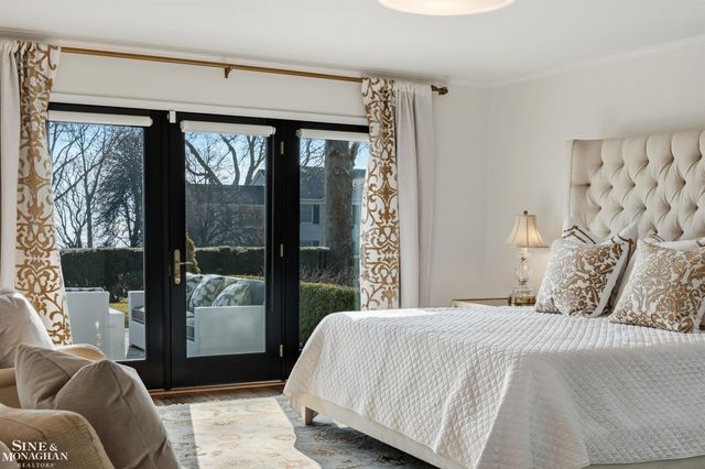 89 Lake Shore Road, Grosse Pointe Farms, MI 48236