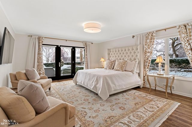 89 Lake Shore Road, Grosse Pointe Farms, MI 48236