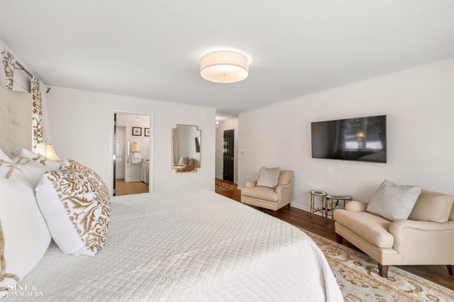 89 Lake Shore Road, Grosse Pointe Farms, MI 48236