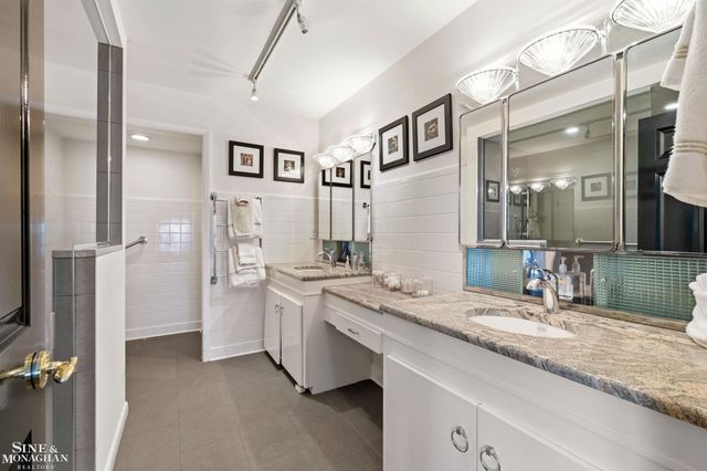 89 Lake Shore Road, Grosse Pointe Farms, MI 48236